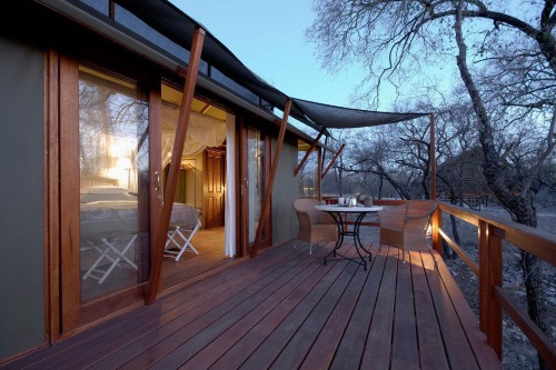 Mushara Outpost terras kamer